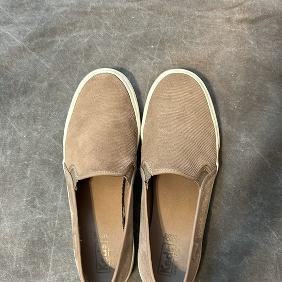 Tan suede Keds. EUC. Size 8 Dream foam soles - Picture 3 of 8